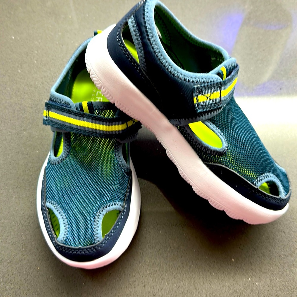 Sperry Unisex-Child Coastal Break Water Shoe SIZE: 11